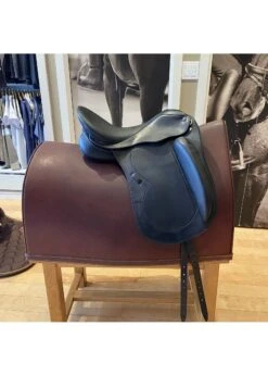 Sellier Liberte 18" Cygne Dressage Saddle -Equestrian Supply Store sellier liberte sellier liberte 18 cygne dressage 1
